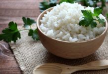Trebam li rižu prati prije kuhanja? Mnogi ljudi to ne znaju, ali je važno …