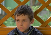 Čim se rodio majka ga je bacila u smeće: Uzeo ga je čovek iz gradske čistoće, posle 12 godina je shvatio šta je uradio