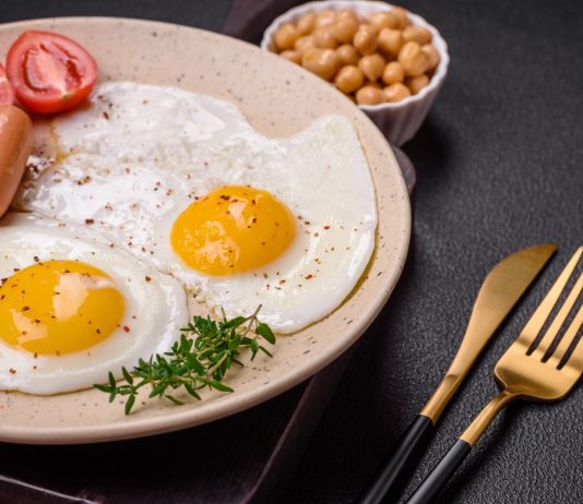 “Da li smem da doručkujem jaja svaki dan?” Evo šta na to kaže kardiolog, a šta onkolog
