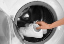 Kad perete patike u mašini: Obavezno dodajte i jednu kesu, evo zašto!