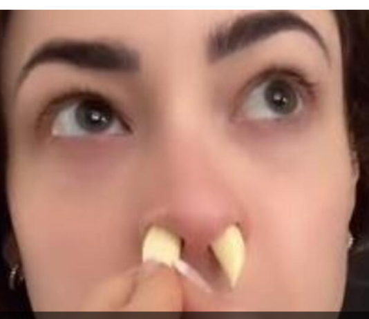 OTVORILI SVADBENI POKLON DEVET GODINA POSLE VENČANJA: Ono što su našli u koverti ZUVEK im je promenilo život (FOTO)