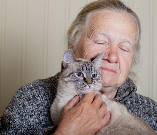 “SVE VIŠE ČITAM KNJIGE, SVE MANJE BRIŠEM PARŠINU, NIŠTA VIŠE NE ČUVAM ZA “CRNE DANE””: Mudrost ove žene će vas otrezniti