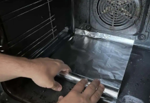 Zapuštena pećnica je prošlost: 0čistite je bez ribanja. TRIK sa limenom folijom će to učiniti za vas!