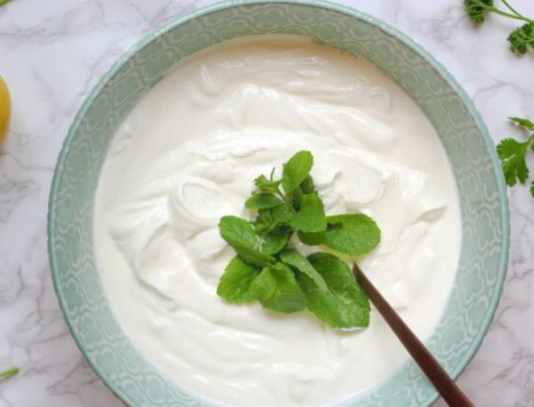 Isprobajte trodnevnu jogurt dijetu koja može smanjiti težinu za 4 kg: Evo kako je prilagoditi za tjedan dana, s potvrđenim odličnim rezultatima