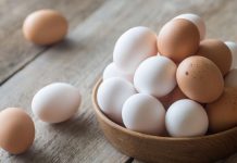 Znate li razliku između smeđih i bijelih jaja? KO bi ovo rekao!