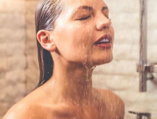 STALNO SE TUŠIRAMO, A 1 DEO TELA NIKO NE PERE: Leglo je PRLJAVŠTE, ovo je jedini pravilan način da ga DOBRO očistite