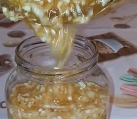 ZOVE GA “ZLATO U TEGLI” – Svako jutro uzimala JEDNU KAŠIČICU ovog ELIKSIRA, ODUŠEVIO je efekat za par dana