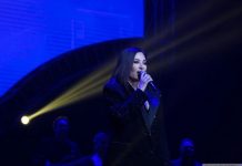 SVI BRUJE O ONOME ŠTO JE CECA RAŽNATOVIĆ OBUKLA ZA KONCERT! Sve je bilo u redu dok joj ljudi nisu pogledali u noge – dosad NEVIĐENO!