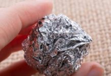 Prije spavanja uvijek stavi ALU F0LIJU ISP0D KREVETA: Kad čujete ZAŠT0 – uradićete IST0 još večeras