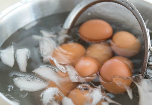 Nakon kuhanja jaja nikada ne bacajte vodu, izuzetno je korisna, evo i zašto
