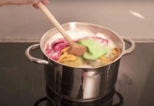 Bacam prljave kuhinjske krpe u lonac i DODAM 1 sastojak: Čak i tvrdokorne mrlje nestaju odmah!