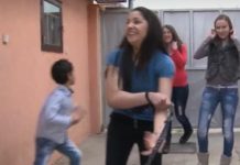 NEKADA NA PIJAČNOJ TEZGI PRODAVALA GAĆE DA PREŽIVI, a danas se ubija od para – Pevačica se kupa u svili i kadifi