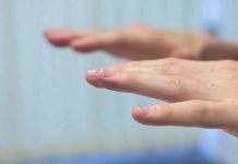 Šta Nam Drhtanje Ruku Može Reći o Zdravlju?