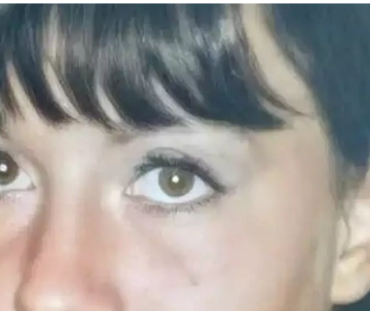 Ovu fotografiju bi najradije spalila: Da li prepoznajete pevačicu sa slike? – Danas izgleda potpuno drugačije, evo ko je u pitanju