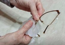 NIKAKO NE BACAJTE NAOČARE KADA IZGREBETE STAKLA: