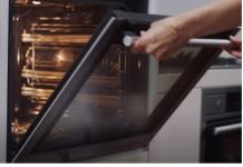 NE TREBATE SKIDATI STAKLO: Evo kako ja čistim unutrašnje staklo rerne, svi komplikuju, a TRIK JE JAKO JEDNOSTAVAN (VIDEO)