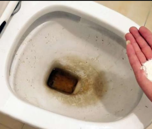 Zaboravite OCAT: Ovaj sastojak iz kuhinje čisti toalet u trenu – bez kamenca, žutih mrlja i mirisa!