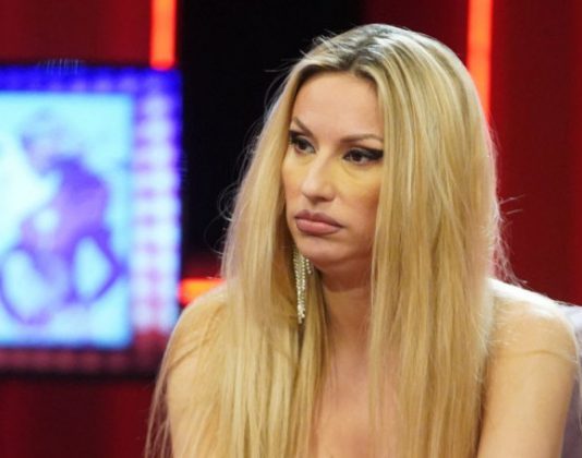 Zaboravila si gaće”: Rada stavljena na stub srama! Pogledajte samo tu sramotu!!