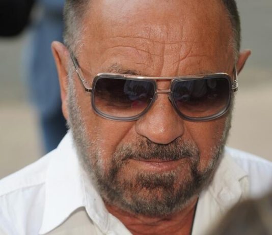 NAŠ PEVAČ NIKAD NIJE KRIO DA JE SUPRUGU RADO VARAO: “To radi 80 posto mojih kolega kada odu na turneju, a žena sve zna”