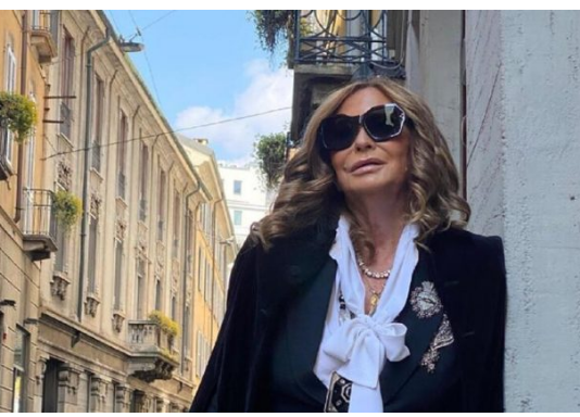 Način na koji se ova žena oblači u 73. godini je čista umetnost: 8 pravila za starije dame koje žele da izgledaju otmeno