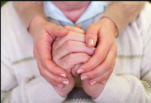 PRVI znaci demencije mogu se javiti dok se oblačite: 1 detalj tokom zakopčavanja je signal za doktora