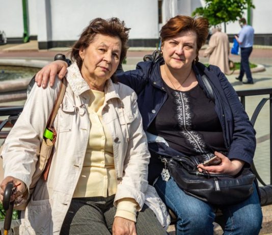 Sestra i ja smo same negovale bolesne roditelje, a brat im ni na sahranu nije došao: Kad su umrli rekao je – moje je nasledstvo, jedino sam muško