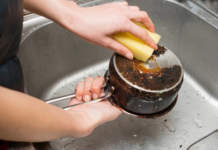 Jedan KOZMETIČKI PREPARAT koji imamo u kući je SAVRŠEN za poliranje METALNIH površina: OVAJ TRIK JE ZLATA VRIJEDAN