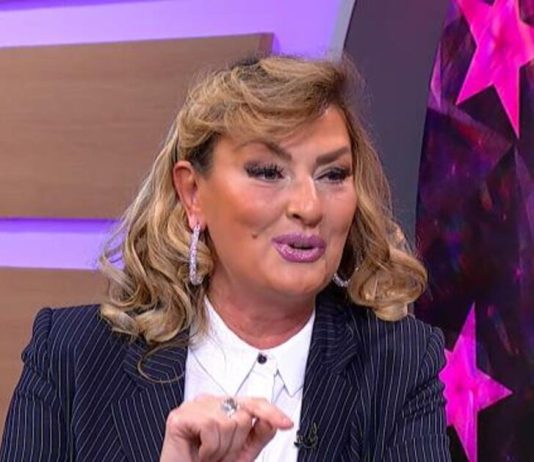 SNEKI GRMI U ŠESTOJ DECENIJI! Pevačica došla u lateks koži i čizmama do PUPKA, muškarcima vilice pale kada su je videli