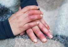 OTIČU VAM RUKE, BOLI VAS GLAVA I STALNO STE ŽEDNI? – Provjerite da li PREKOMJERNO unosite OVU NAMIRNICU