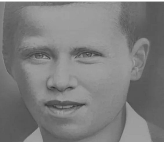 FOTOGRAFIJA IZ DJETINJSTVA: Možete li prepoznati našeg slavnog pjevača?