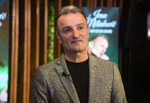 Sve od drveta je sam napravio pa i kuhinju: Vila Ivana Milinkovića nalik je na španske hacijende, zavirite u nju (FOTO)