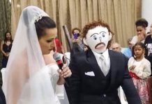 Udala se za lutku i nikad nije bila srećnija: Živi život iz snova, a ono što rade u krevetu šokira