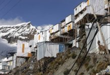 Ovaj grad najbliži je svemiru, a očekivani životni vek ljudi je 35 godina: Stanovnici ne nameravaju da ga napuštaju, iako važi za “đavolji raj”