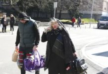 Pala na najniže grane, a do nedavno punila dvorane! Pjevačica (71) skuplja sve što nađe pored kontejnera: “Ne bih mogla da živim samo od penzije, izdao me moj glas ali i porodica”