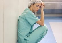 JEZIVO PRIZNANJE PACIJENTA NEDELJU DANA PRE SMRTI: Njegove reči će PROGONITI skamenjenu medicinsku sestru do kraja života