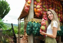 Voće koje žene starije od 50 treba da jedu: Saveznik ljepote i najjači borac protiv starenja