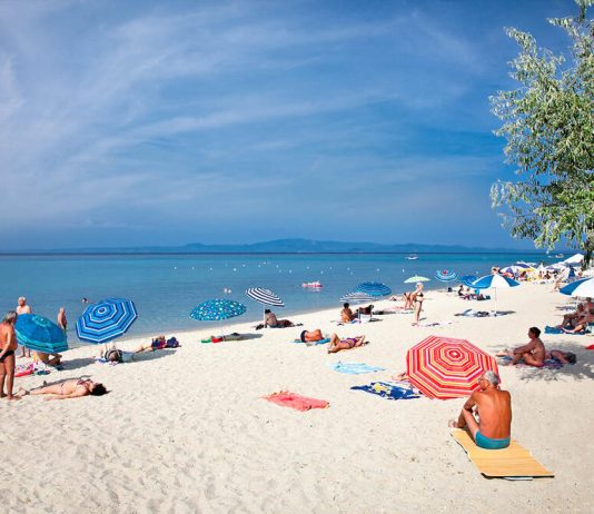 NA OVIM MESTIMA PEDOFILI KRIJU KAMERE KAKO BI SNIMALI DECU NA PLAŽAMA! Policija upozorava: Ako primetite ovo, ODMAH REAGUJTE