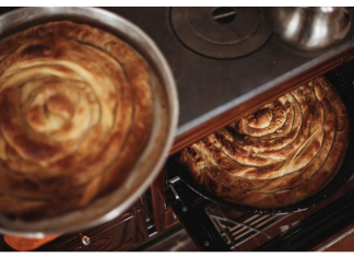 Najveća konkurencija sirnici i bureku: Ova pita je omiljena od davnina a 1 caka je čini neodoljivom