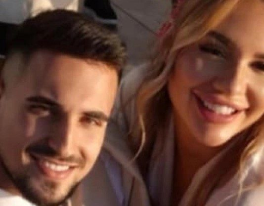 OŽENIO SE SIN DRAGANE MIRKOVIĆ Marko u bijelom odijelu stao pred oltar, mlada kao iz bajke, veliko slavlje u dvorcu Ebenfurt