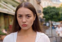 “Moja baka u 75. ima ljubavnika od 38 koji je oženjen i ima 4 dece: Kad joj je njegova žena došla na vrata uradila je nešto nečuveno, zbog toga ne spavam noćima