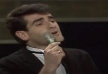 NA OVOM SNIMKU GA NIKO NE PREPOZNAJE: Ovako je pre 30 godina izgledao čovek koji se pre pevanja bavio ugostiteljstvom