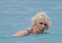 Fotografije koje bi kraljica Kamila spalila da može: Skinula se misleći da je niko ne gleda, a njene slike u kupaćem obišle su ceo svet