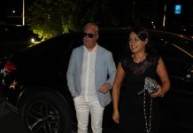 Žena Saše Matića u 44. godini zablistala poput filmske dive: U glamuroznoj korset haljini dubokog šlica, izgledala kao devojka