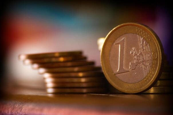 1758554718-obratite-paznju-ako-imate-ovu-kovanicu-mozete-zaraditi-4000-eura-pexels-carlos-pernalete-tua-210498-730647-68d165c1a11af-690x480