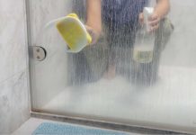 Rastvorite u toploj vodi i poprskajte staklo, slavinu i kadu: TUŠ POSTAĆE KAO NOV!