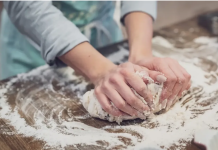 Mekano i svježe tijesto danima? Samo dodajte ova 2 zaboravljena sastojka