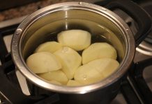 Voda i sol nisu dovoljni: Uvijek dodajte ovaj sastojak kuhanom krumpiru i bit će fantastičnog okusa