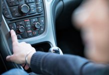 Mnogi vozači ovo rade čim sjednu u auto, ali u Njemačkoj je to strogo zabranjeno