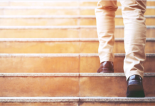 AKO SE TEŠKO PENJETE UZ STEPENICE, MOŽDA JE BAŠ TO ZNAK: Ovaj vitamin nedostaje mnogima, a ne daje jasne simptome