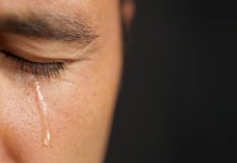 Otac otvorio stari dosije – ono što je našao promenilo je sve!